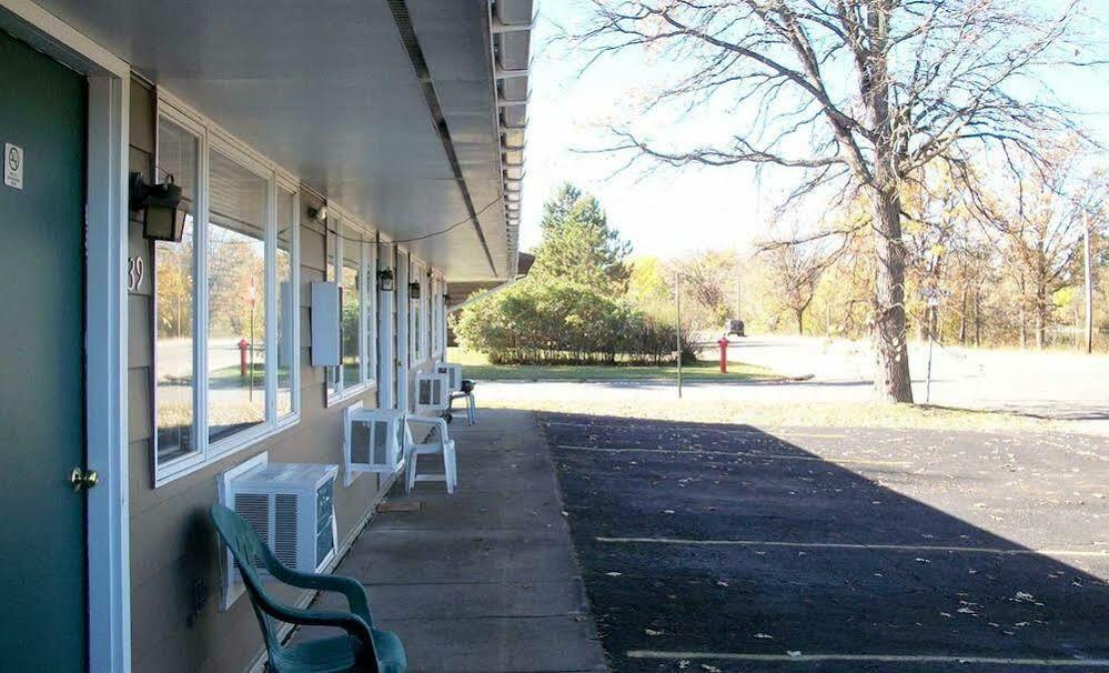 Forest Lake Motel Grand Rapids Kültér fotó